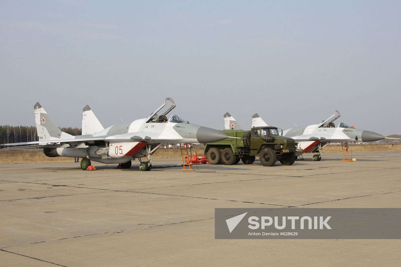 Mig-29SMTfighter parking ramp