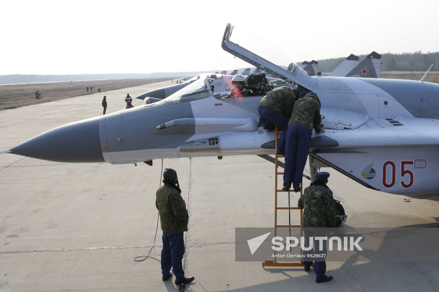 Mig-29SMT fighter preflight check-out