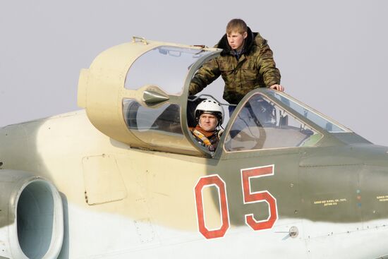 Su29SMT attack plane pre-flight check-out