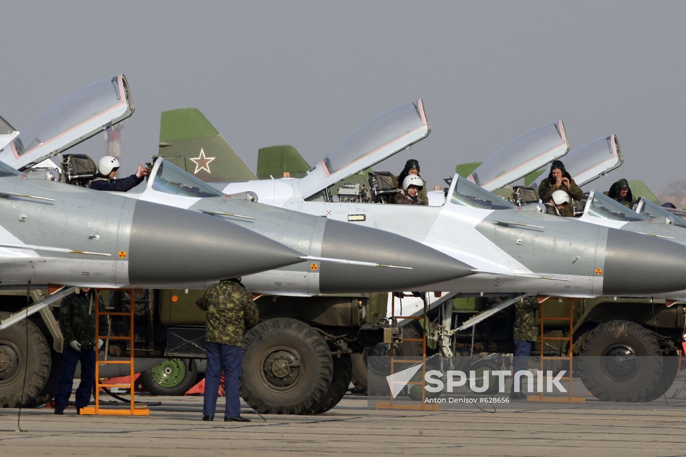 Mig-29SMT fighter preflight check-out