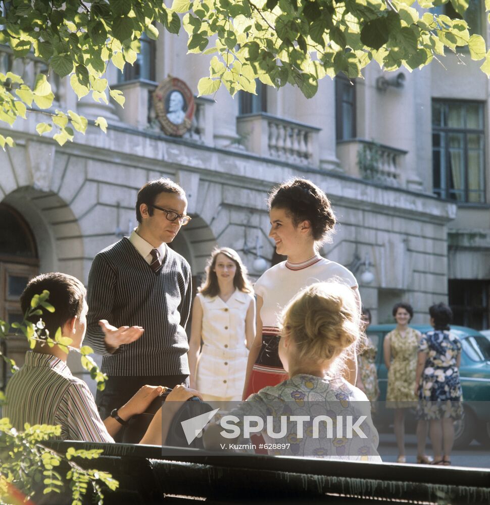 Students at entrance to Second Medical Institute's main building