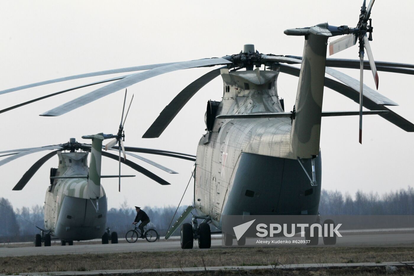Mi-26 heavy-lift helicopter