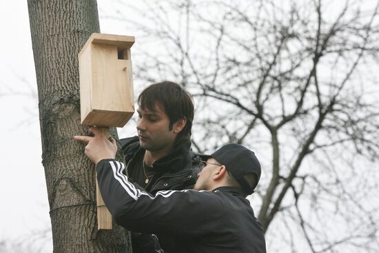 Volunteer city clean-up and landscaping day in Moscow