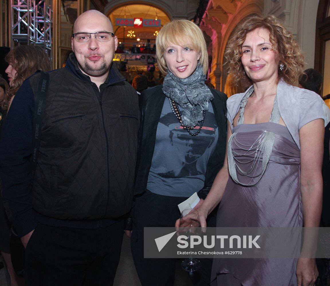 Yana Churikova with her husband and Victoria Saava