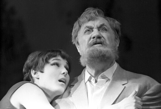 Actors Irina Vavilova and Mikhail Zharov