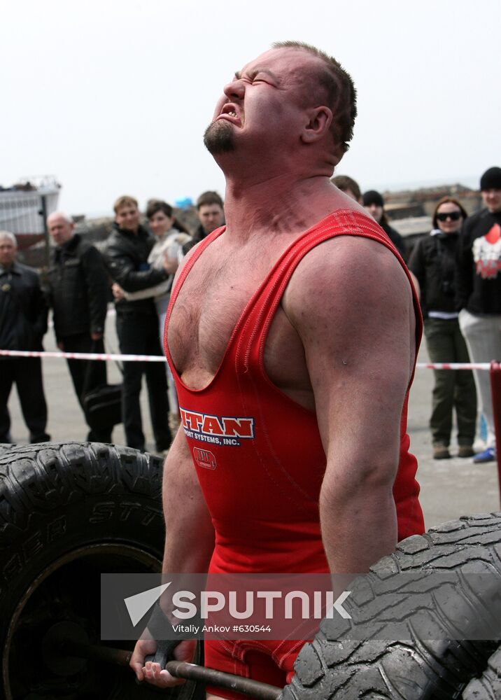 All-around weight-lifting events held in Vladivostok