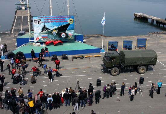 All-around weight-lifting events held in Vladivostok