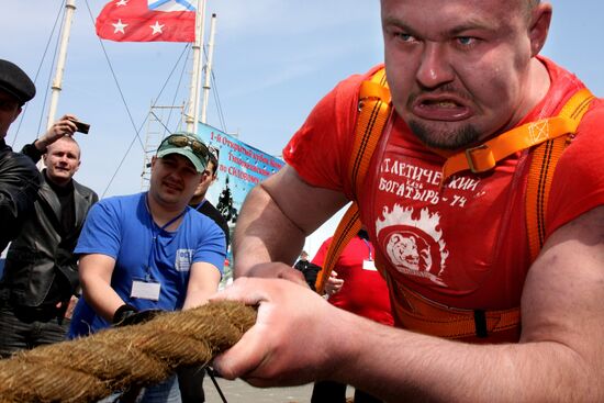 All-around weight-lifting events held in Vladivostok