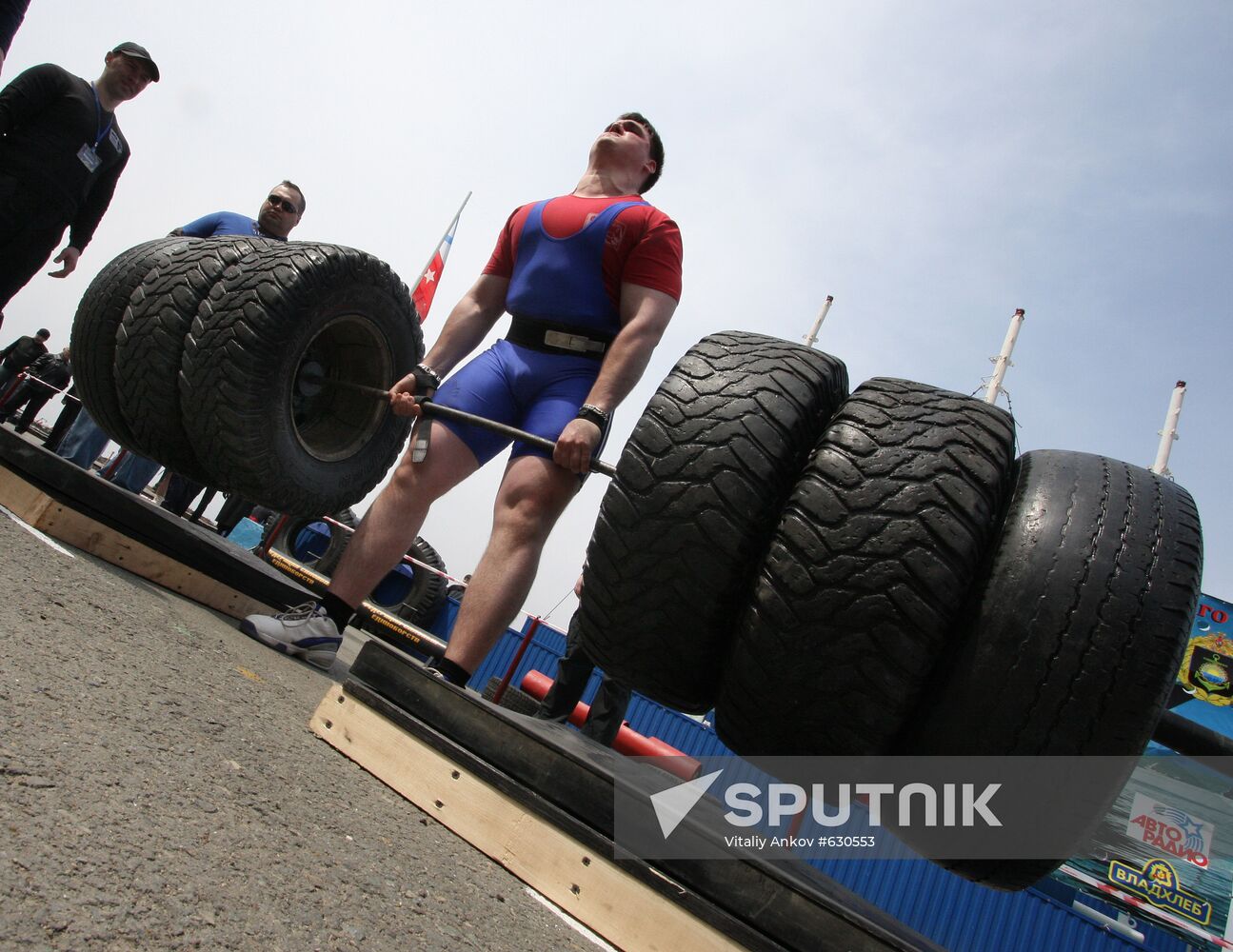 All-around weight-lifting events held in Vladivostok