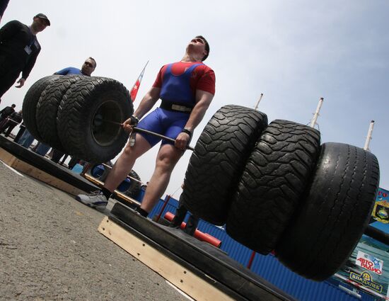 All-around weight-lifting events held in Vladivostok