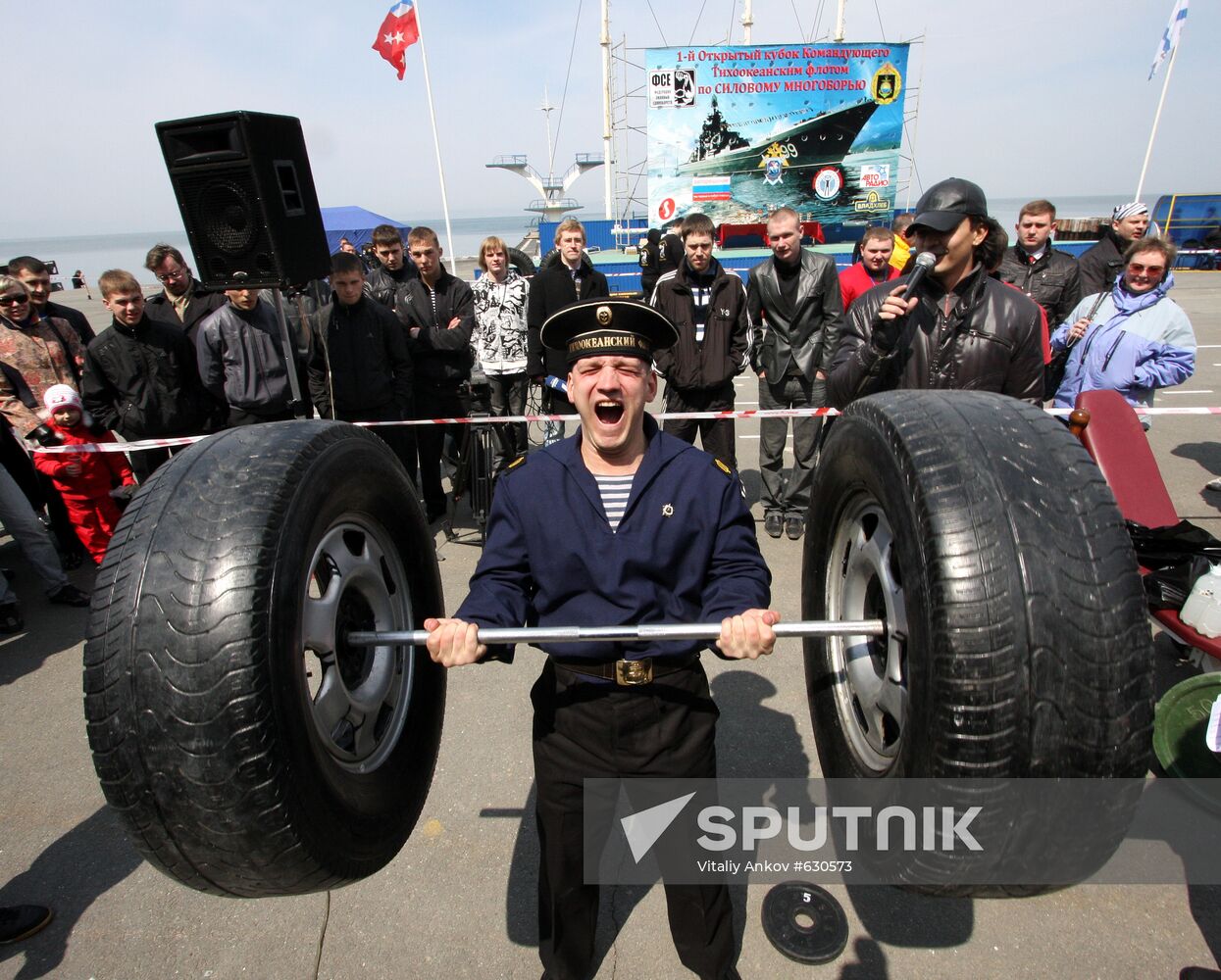 All-around weight-lifting events held in Vladivostok