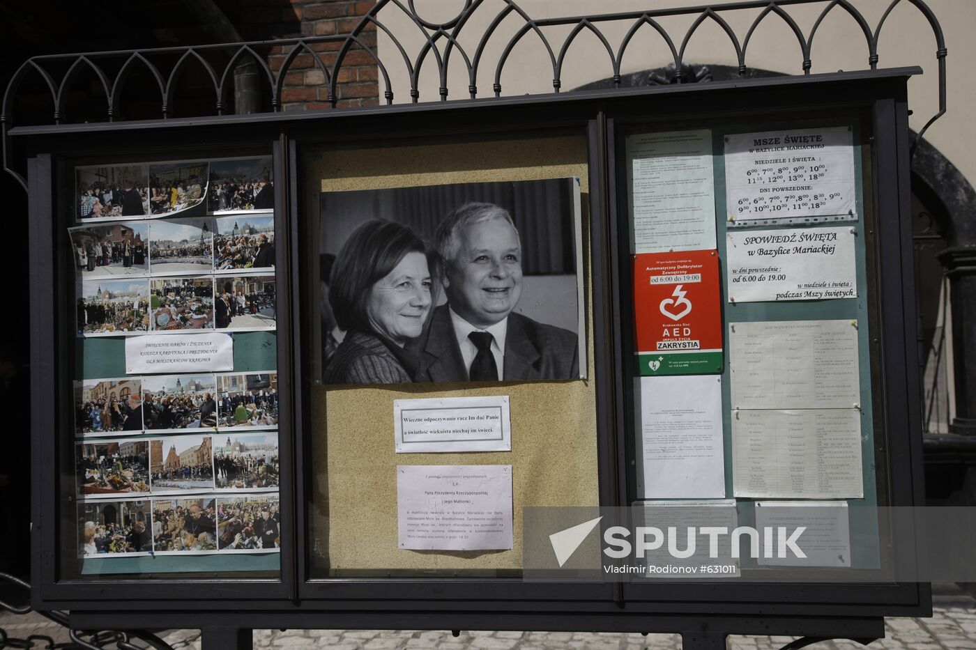 Portrait of Leck and Maria Kaczynski on a street of Krakow