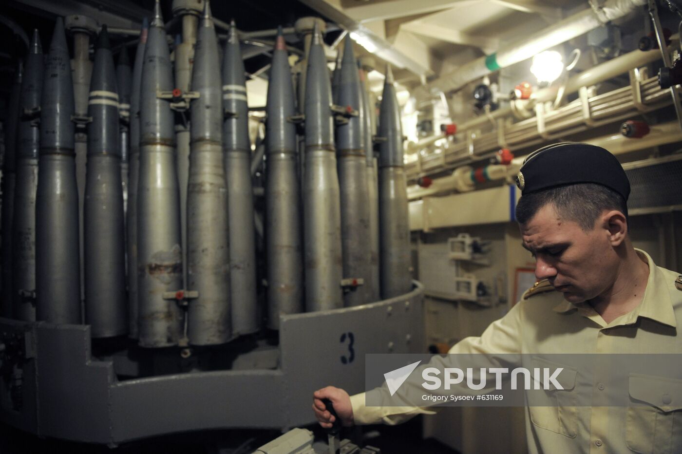 Nuclear-powered cruiser "Peter the Great" continues its voyage