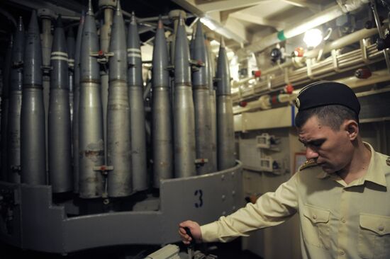 Nuclear-powered cruiser "Peter the Great" continues its voyage