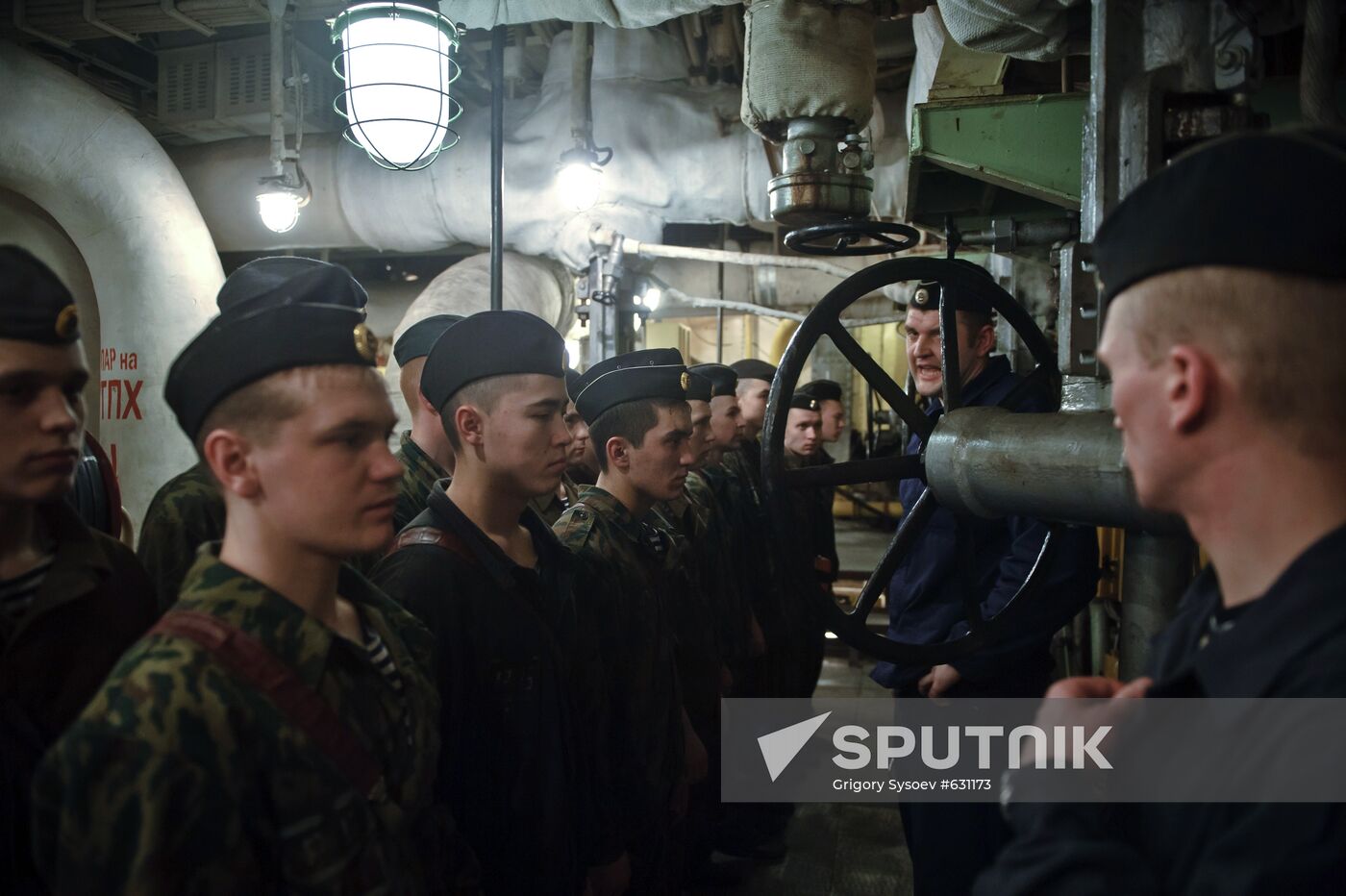 Nuclear-powered cruiser "Peter the Great" continues its voyage