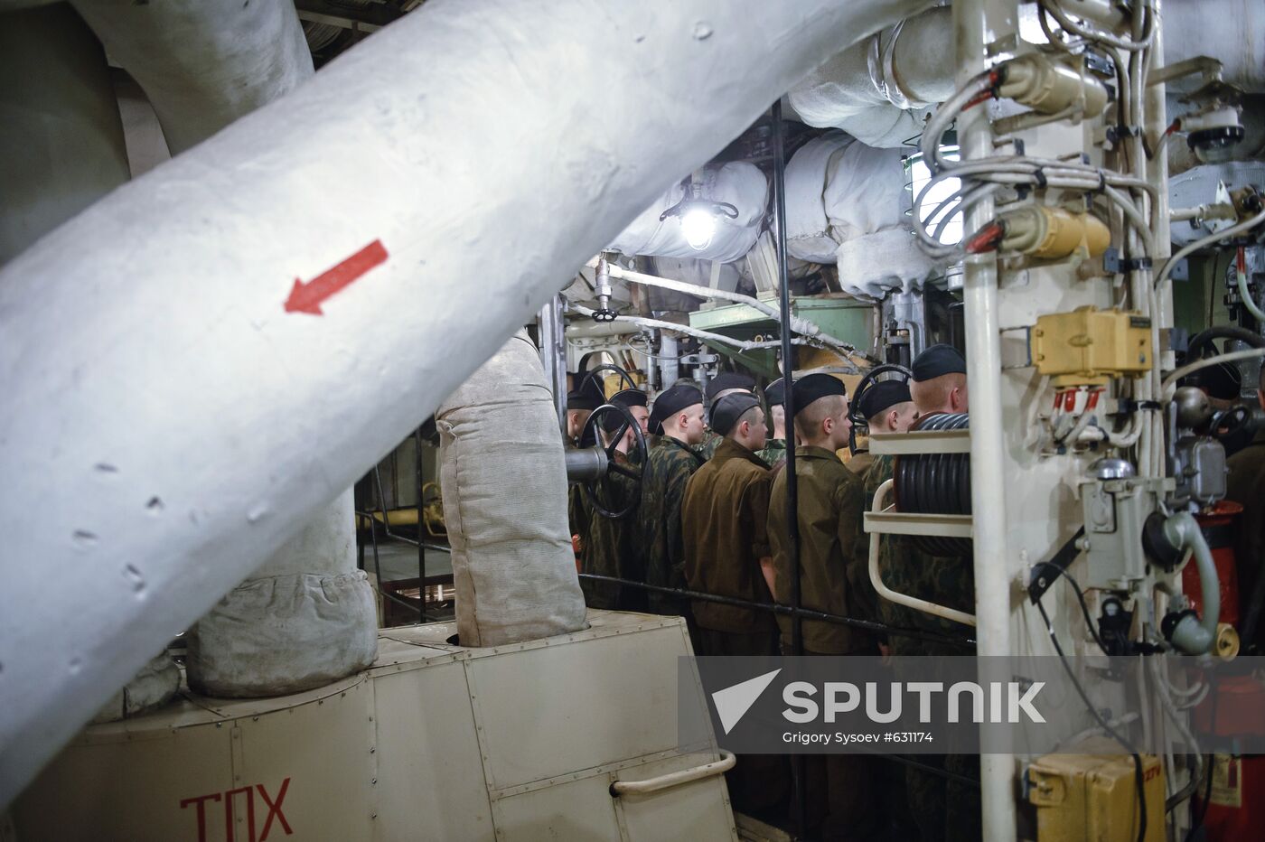 Nuclear-powered cruiser "Peter the Great" continues its voyage