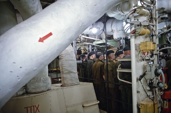 Nuclear-powered cruiser "Peter the Great" continues its voyage