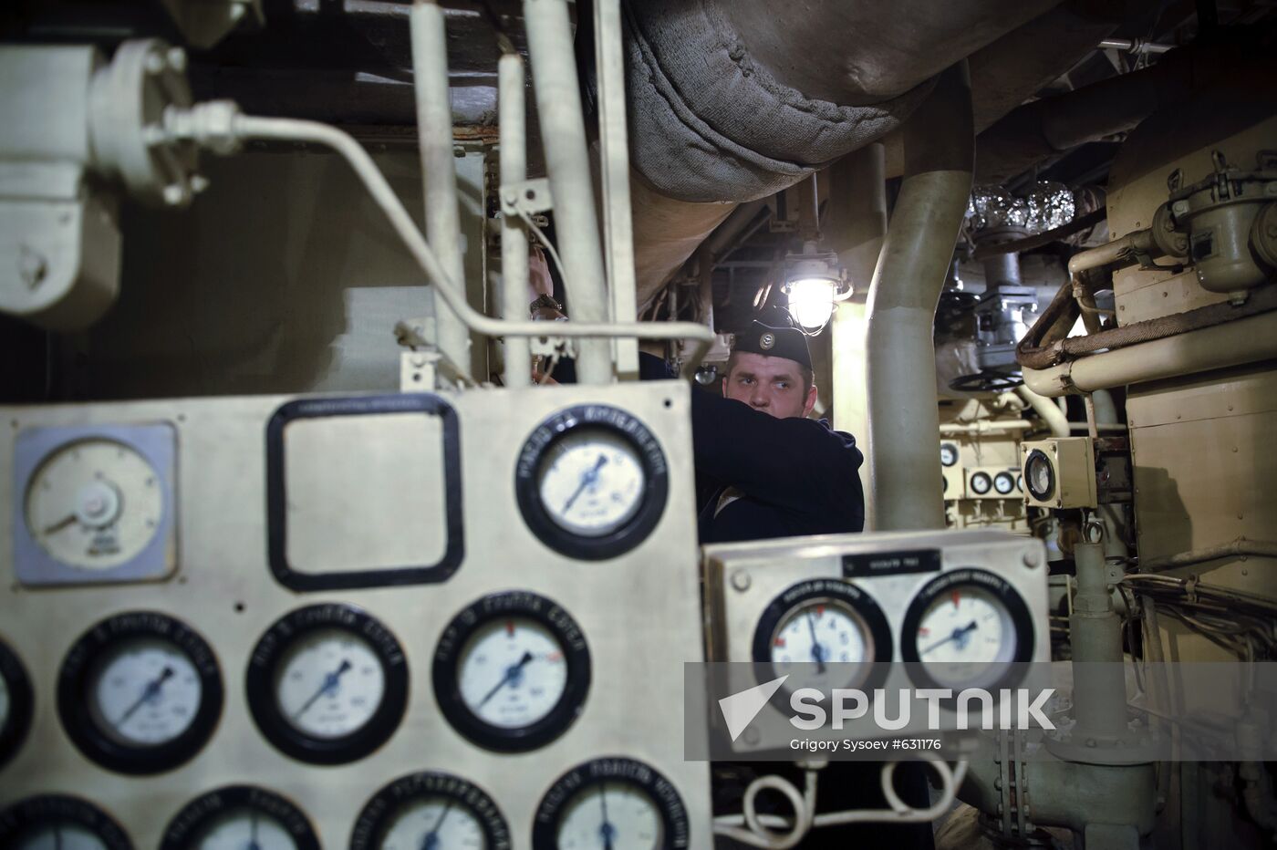 Nuclear-powered cruiser "Peter the Great" continues its voyage