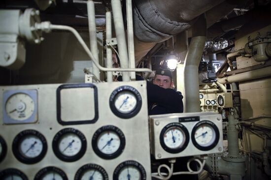 Nuclear-powered cruiser "Peter the Great" continues its voyage