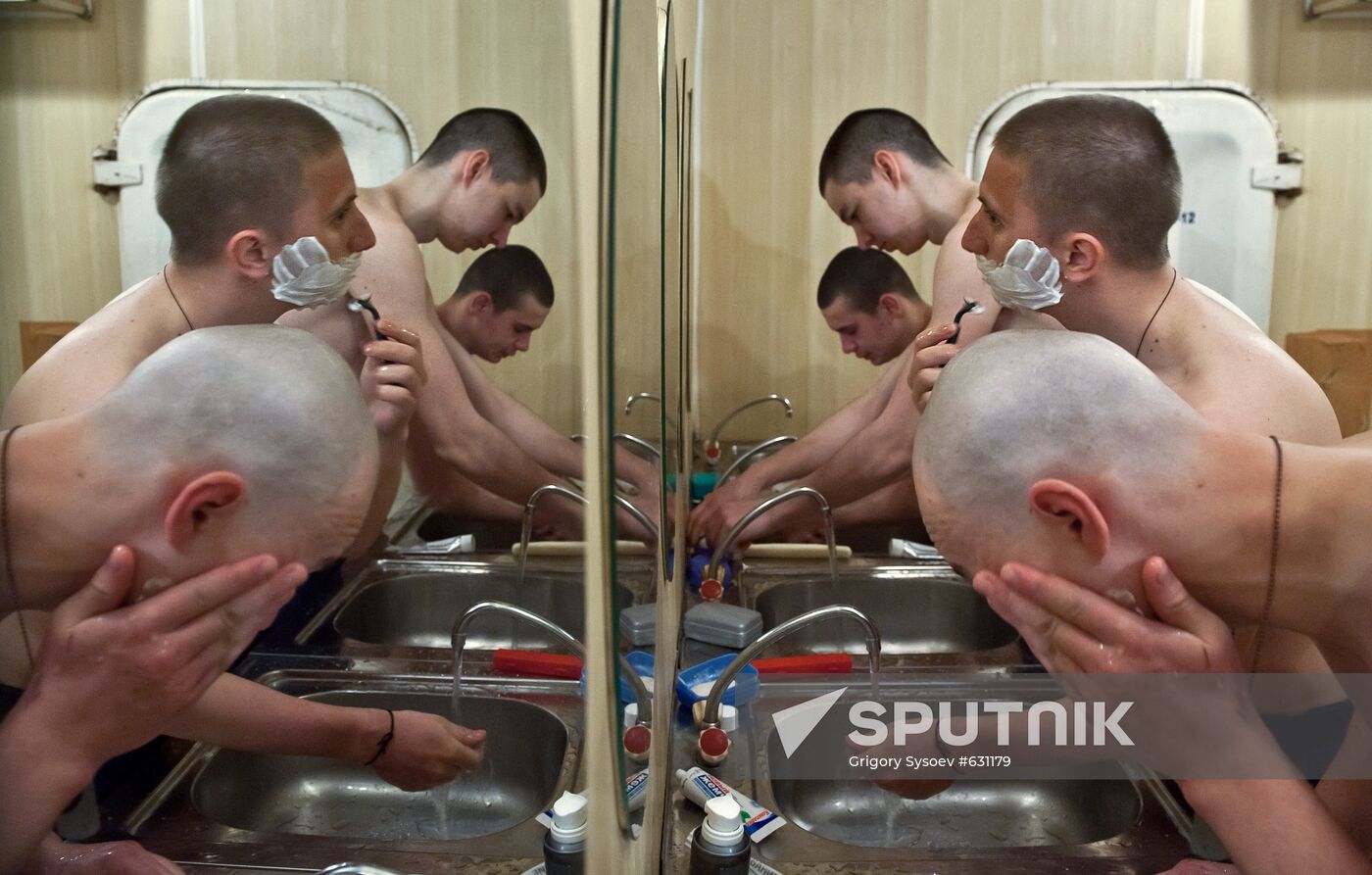 Nuclear-powered cruiser "Pyotr Veliky" continues distant voyage