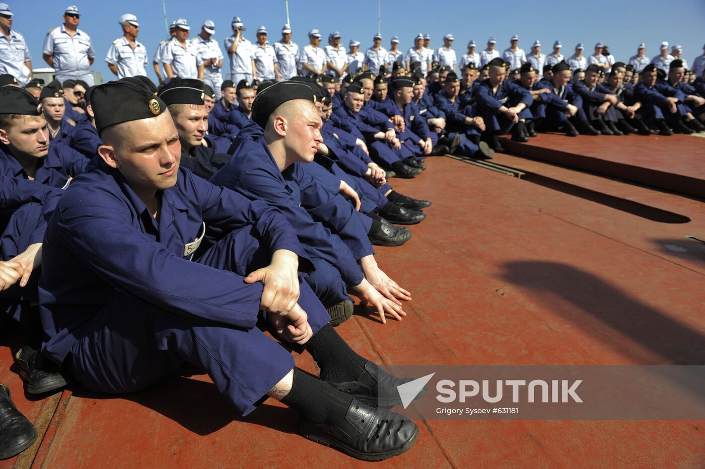 Nuclear-powered cruiser "Pyotr Veliky" continues long voyage