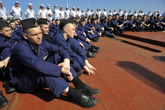 Nuclear-powered cruiser "Pyotr Veliky" continues long voyage