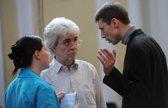 Pianist Mikhail Voskresensky's rehearsal