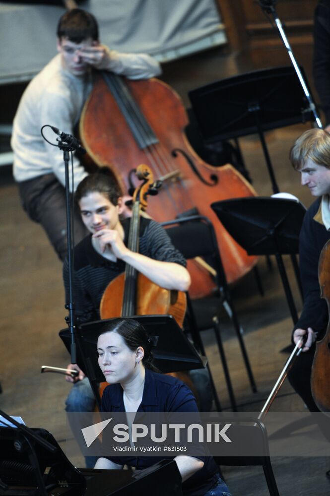 Rehearsal of pianist Mikhail Voskresensky