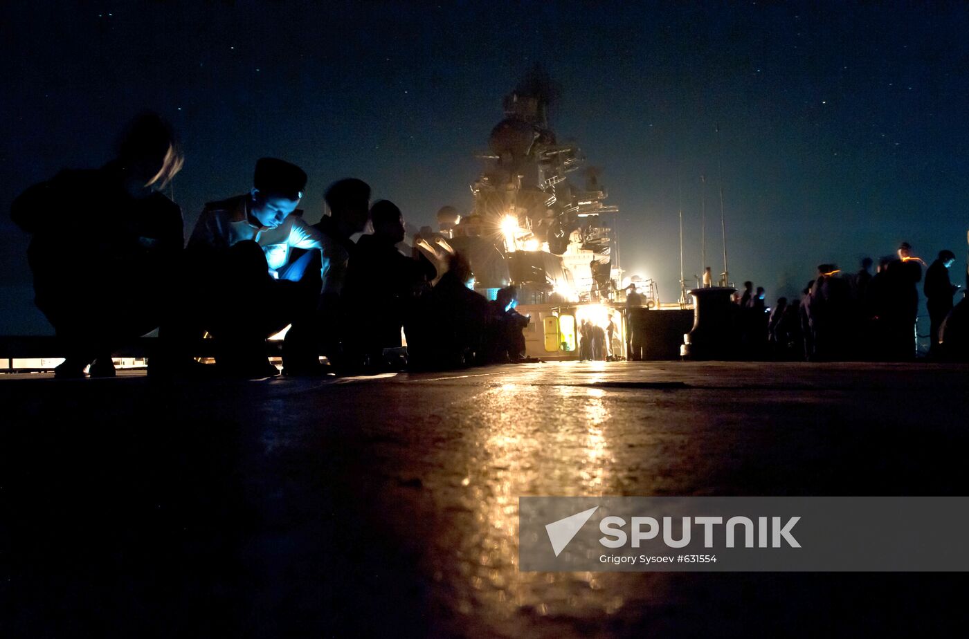 Nuclear-powered cruiser "Peter the Great" continues its voyage