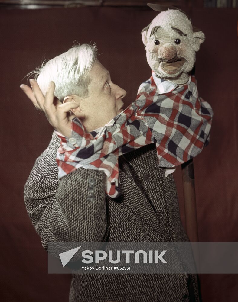 People's Artist of the USSR, director of the puppet show Sergey Obraztsov with "Drunkard" puppet