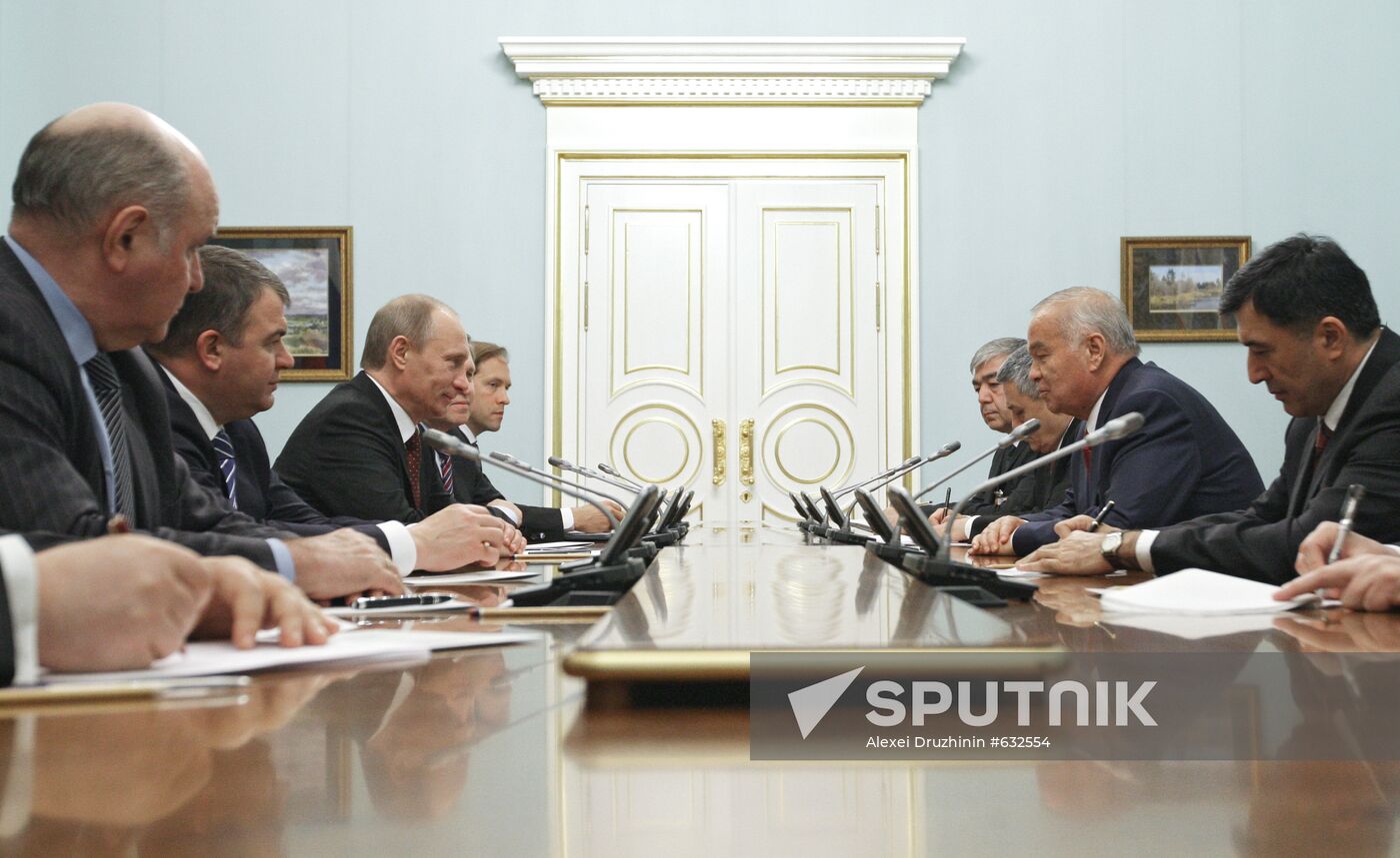 Vladimir Putin meets with Islam Karimov in Moscow