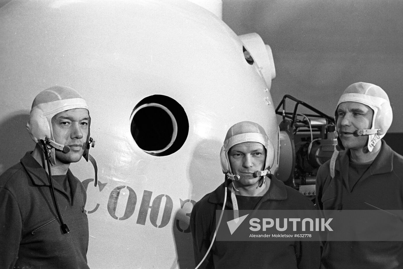 Soyuz - 10 spaceship crew.