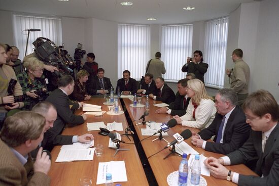 Signing the Russian advertizing code