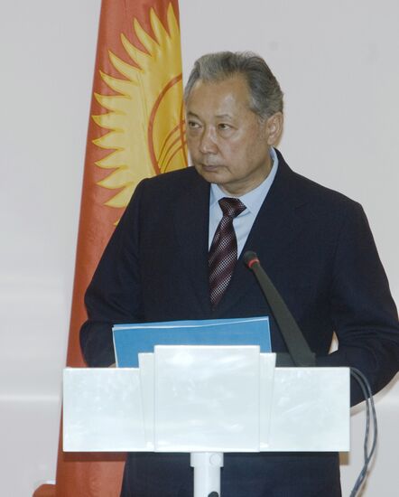 Kurmanbek Bakiyev holds news conference in Minsk