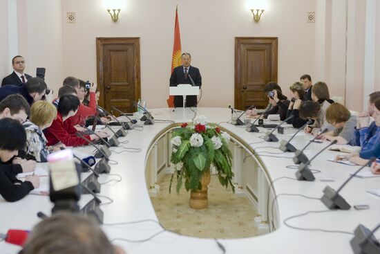 Kurmanbek Bakiyev holds news conference in Minsk