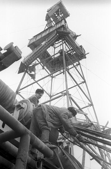 Assembling tower