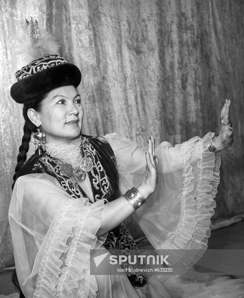 Shara Zhienkulova, People's Artist of Kazakh SSR