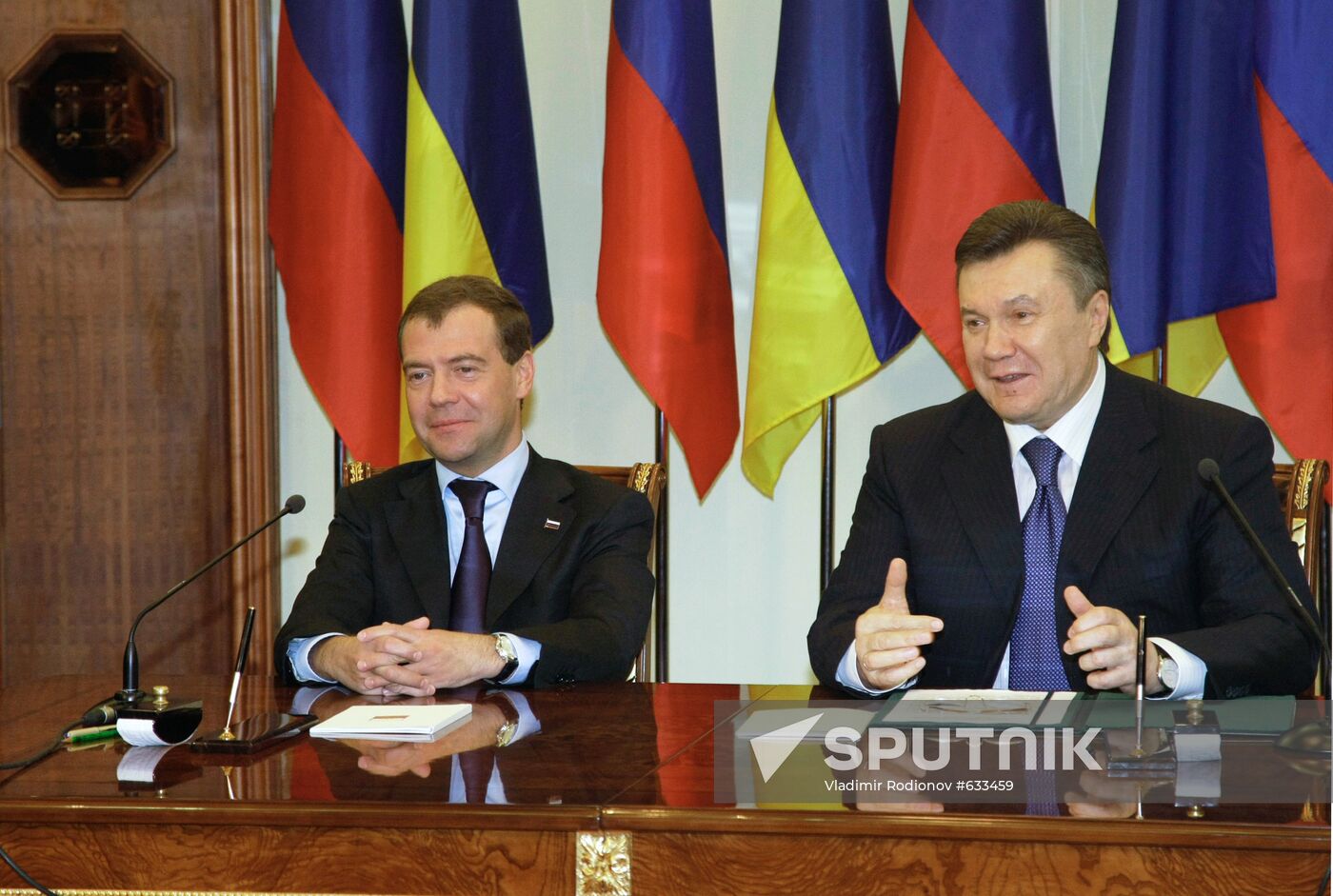 April 21, 2010. Russian President Dmitry Medvedev, left, and President of Ukraine Viktor Yanukovych, right, at a news conference on Russia and Ukraine talks, at Kharkov regional administration office. Location: Ukraine, Kharkov. Author: Vladimir Rodionov/Sputnik. Dmitry Medvedev visits Ukraine