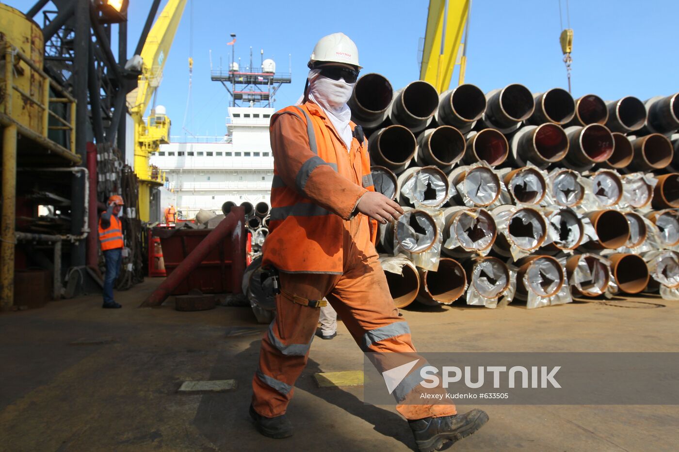 S-Master pipelayer deck