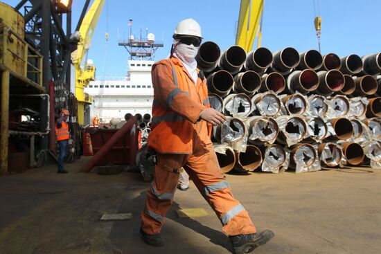 S-Master pipelayer deck