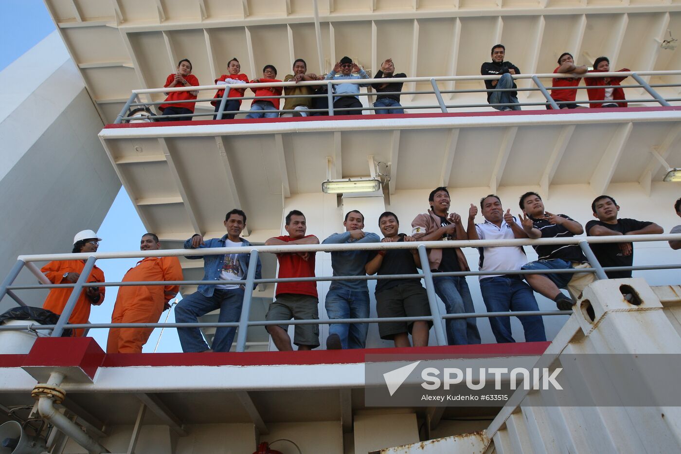 S-Master pipelayer crew