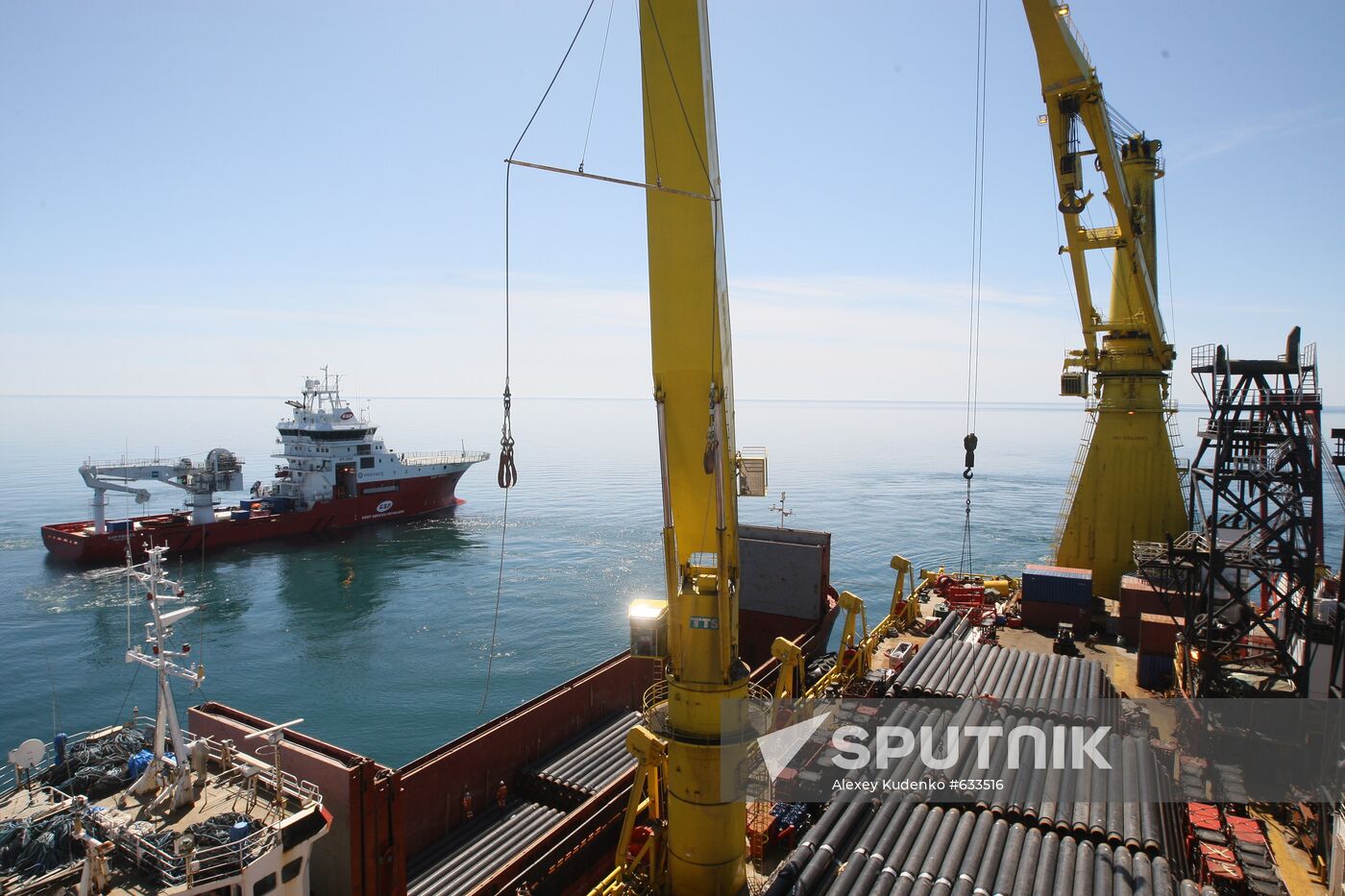 Pipes on S-Master pipelayer deck