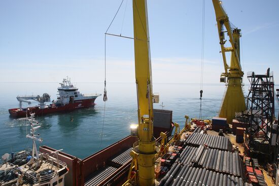 Pipes on S-Master pipelayer deck