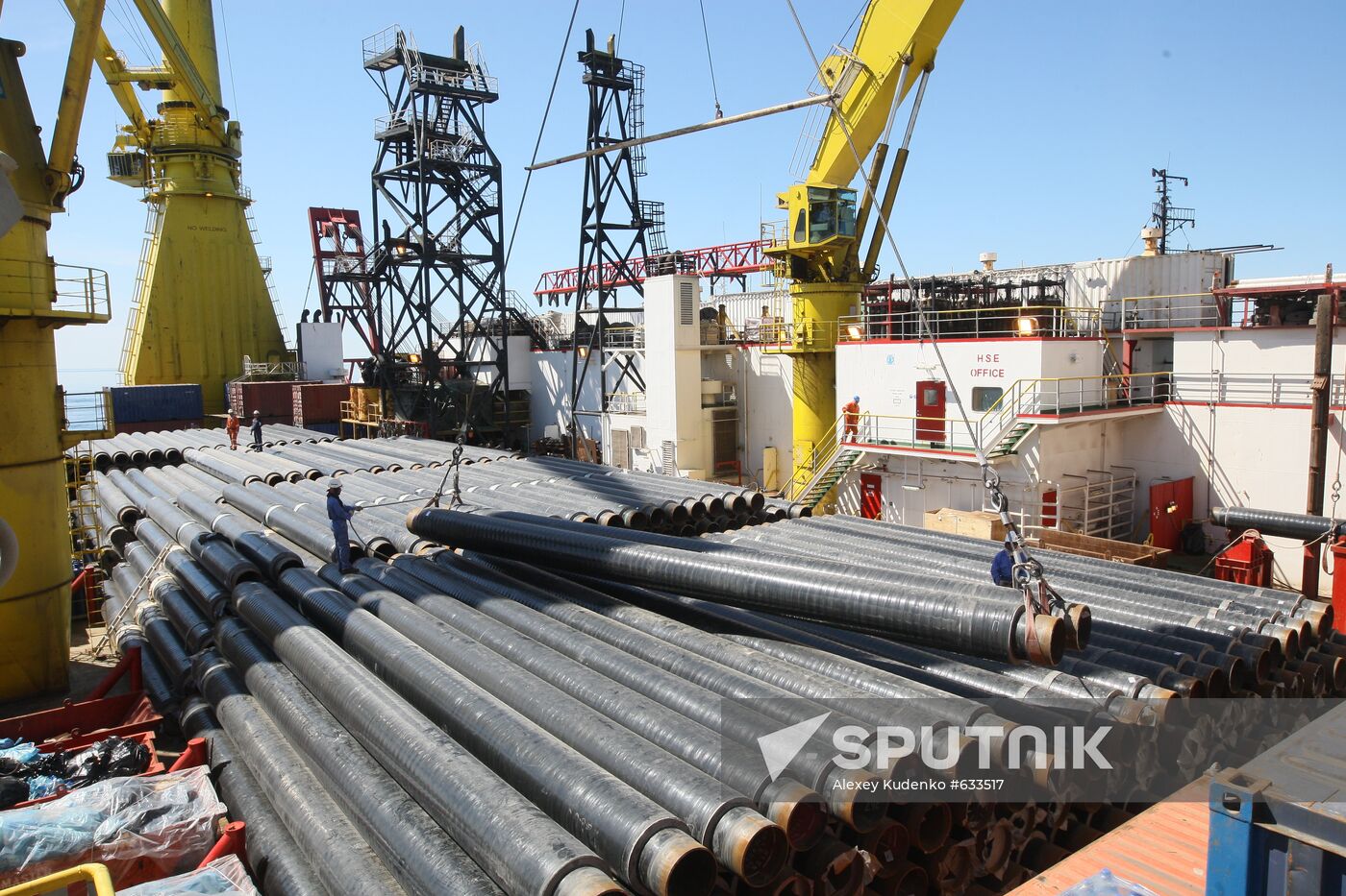 Pipes on S-Master pipelayer deck