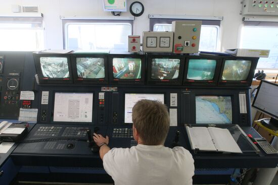 Command bridge, S-Master pipelayer