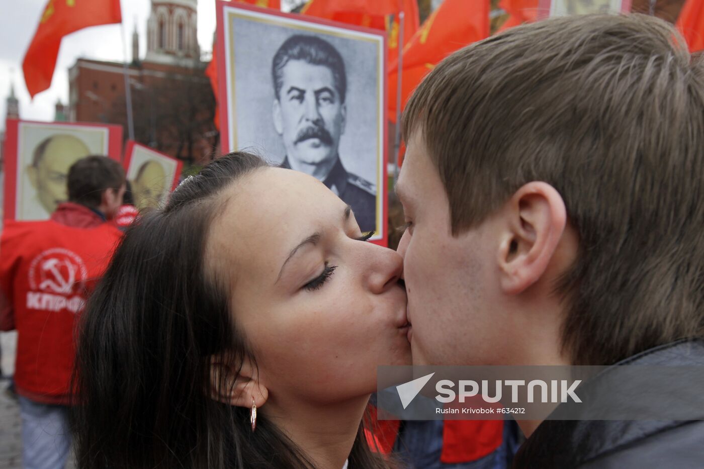 Laying flowers and wreaths at Lenin Mausoleum