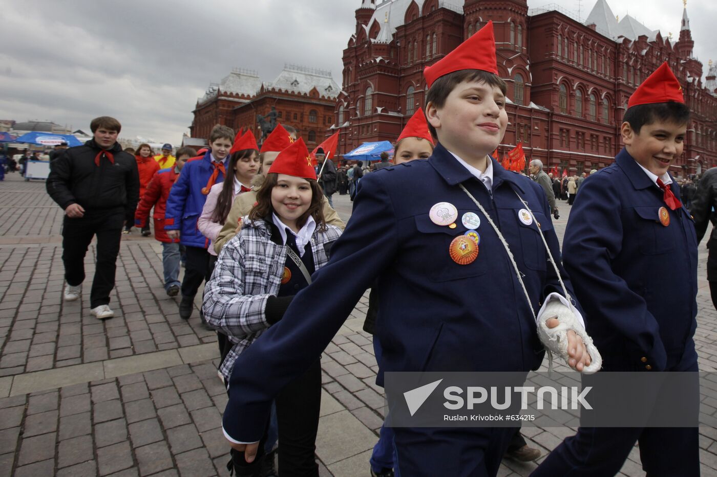 Laying flowers and wreaths at Lenin Mausoleum