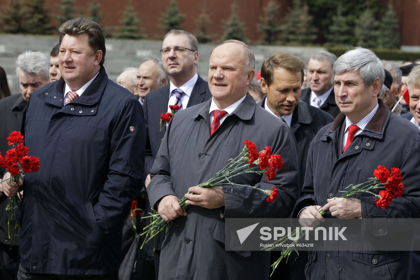 Laying flowers and wreaths at Lenin Mausoleum