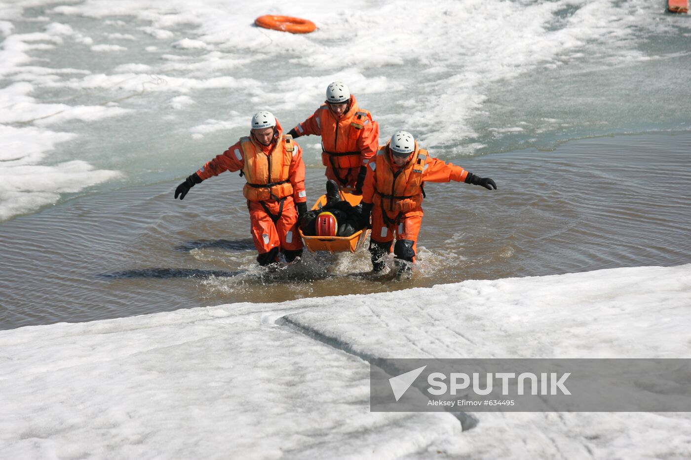 Exhibition rescue drill with people in distress on ice