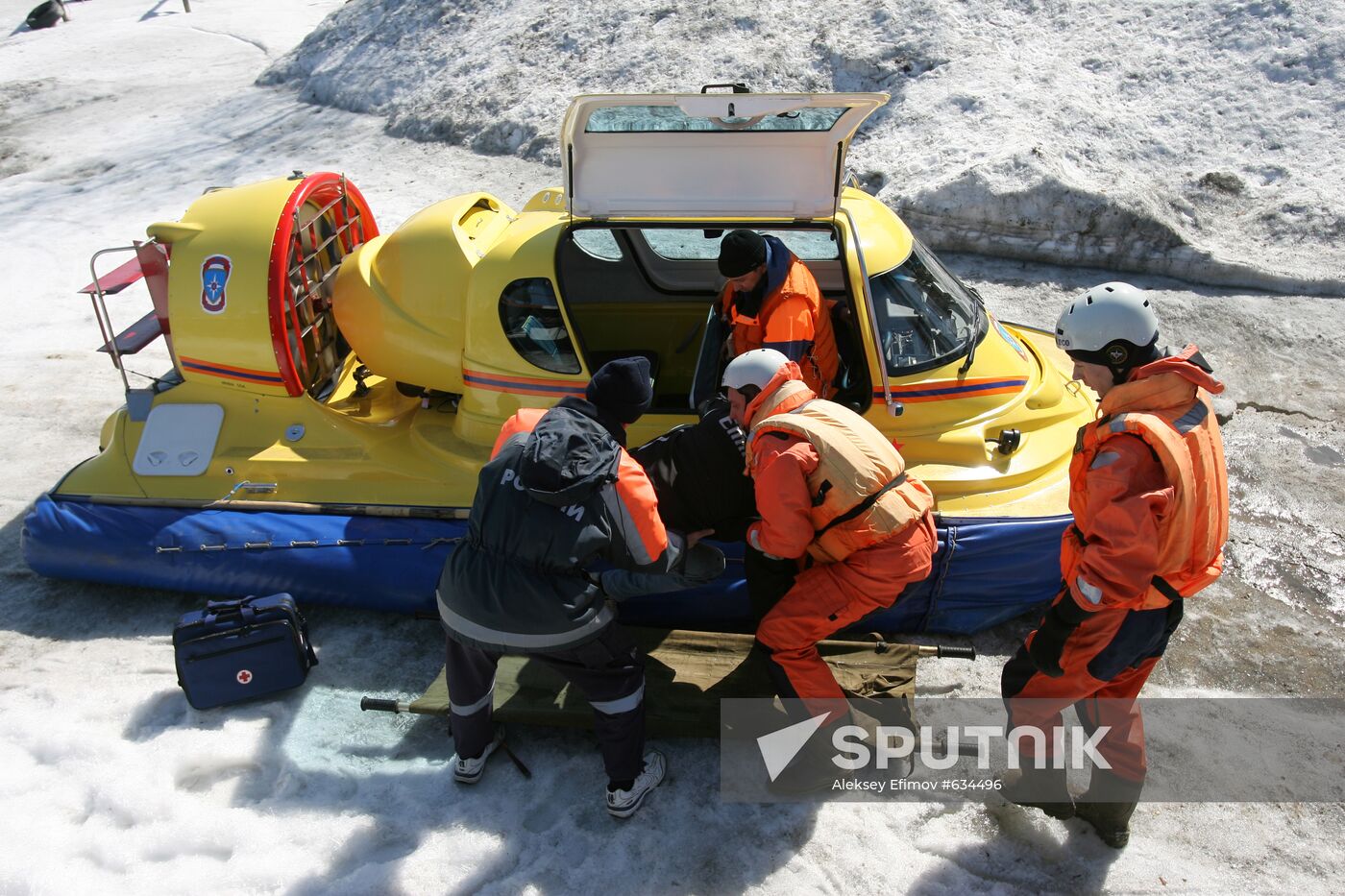 Exhibition rescue drill with people in distress on ice